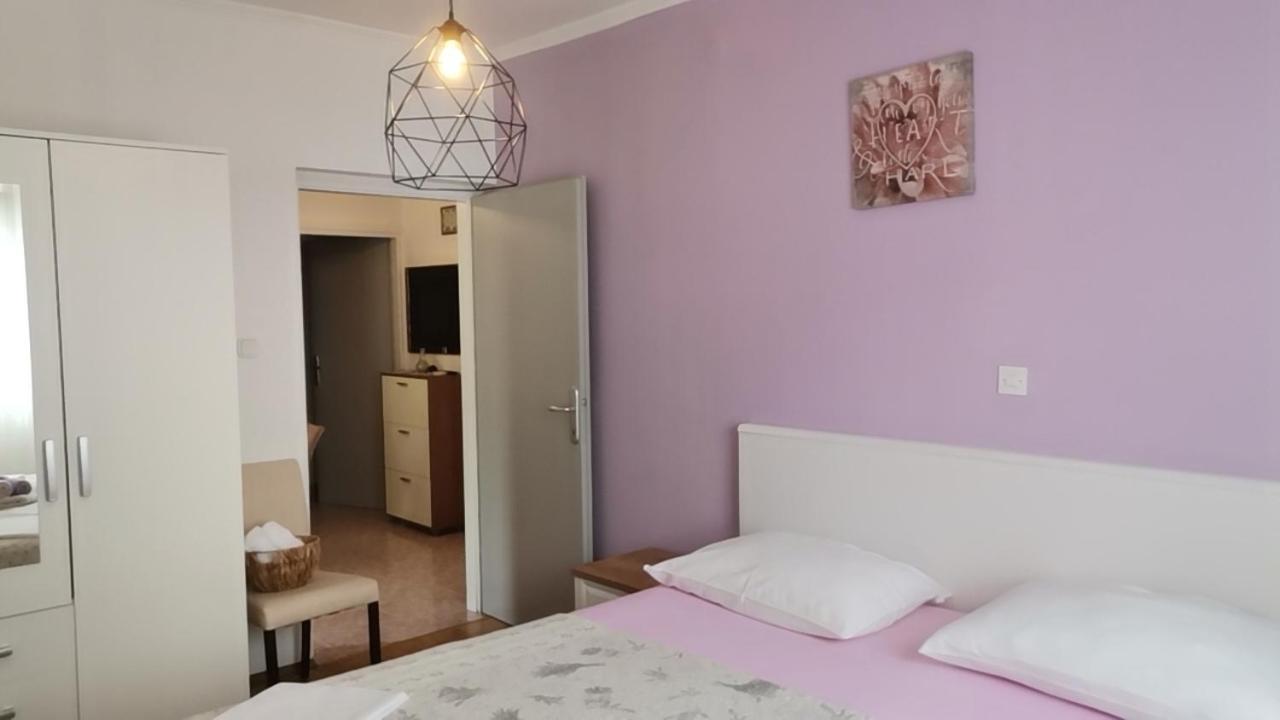 Family Friendly Apartments With A Swimming Pool Supetarska Draga - Donja, Rab - 2019 Bilik gambar